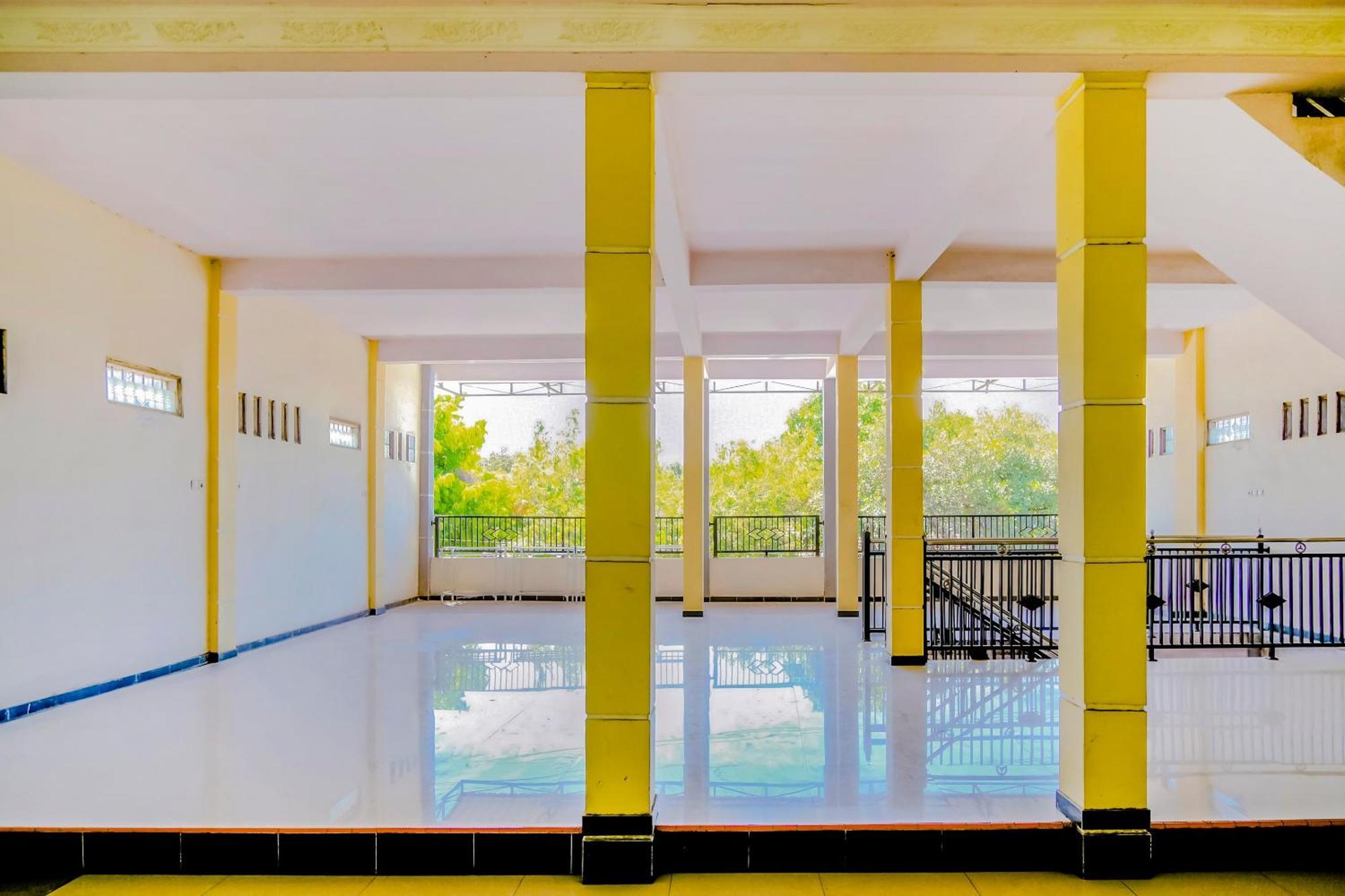 Super Oyo 1759 Family Residence Kediri  Exterior photo